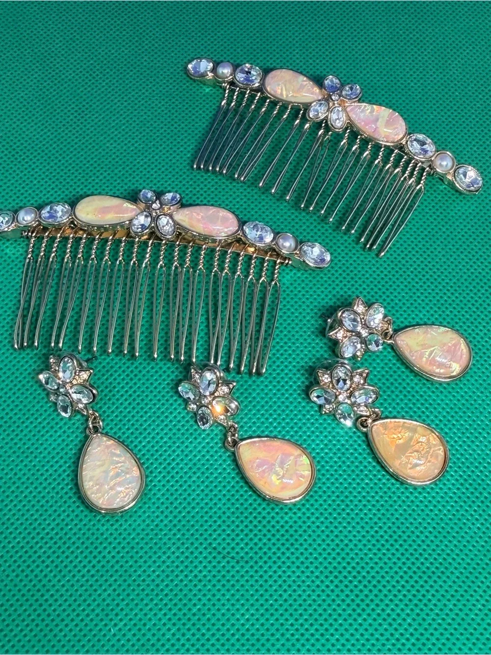 NWOT Elegant Iridescent Teardrop Hair Comb and Earring Set - Women Accessories
